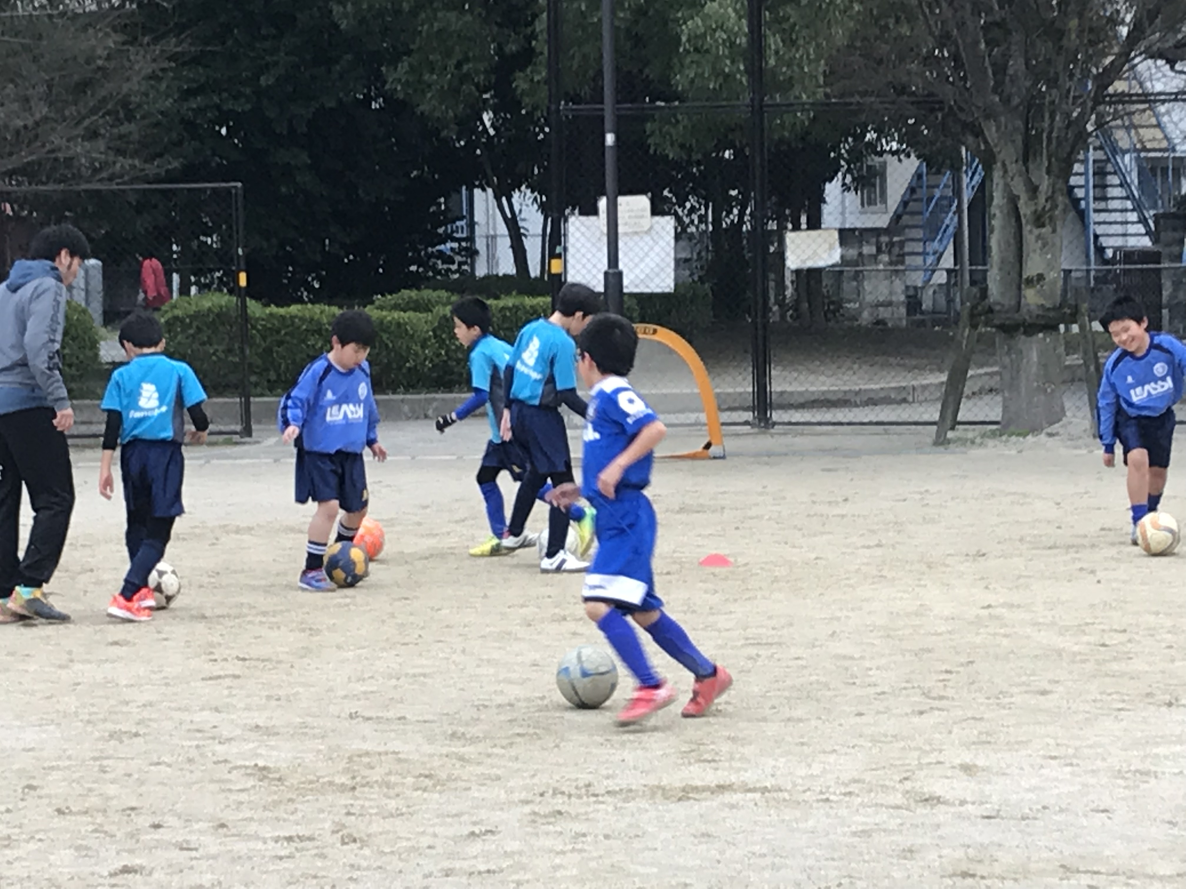 ドリブルで駆け抜けよう 3月7日 木 三宅スクール レアッシ福岡フットボールクラブ